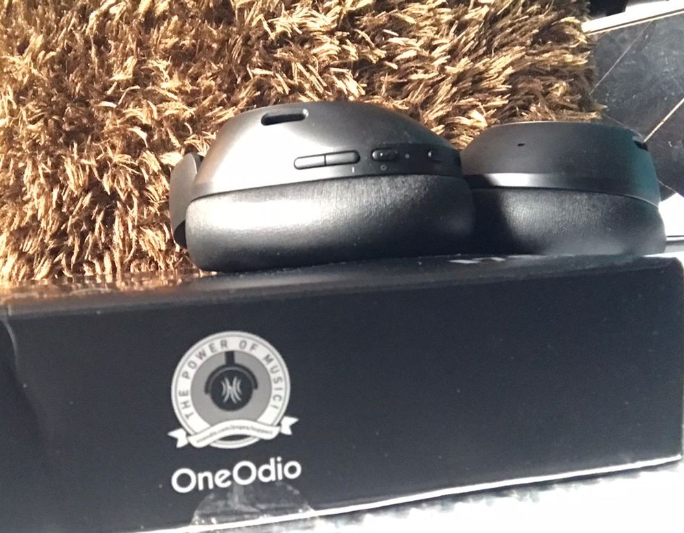 OneOdio Focus A5 ANC Wireless Headphone Review Performance - Control Buttons 